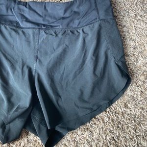 Athleta 3.5 Run with it shorts